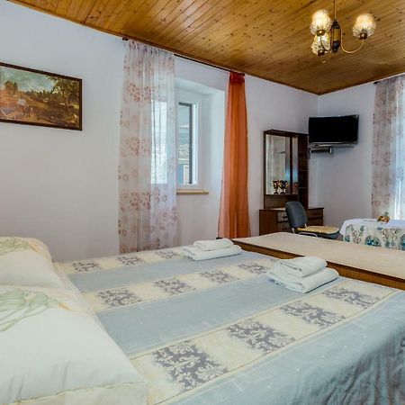 Guest House Robert I Mirna Бале Екстер'єр фото