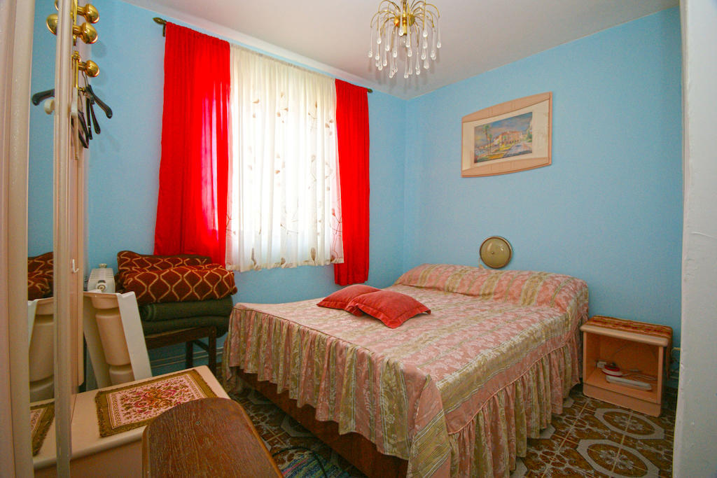 Guest House Robert I Mirna Бале Екстер'єр фото