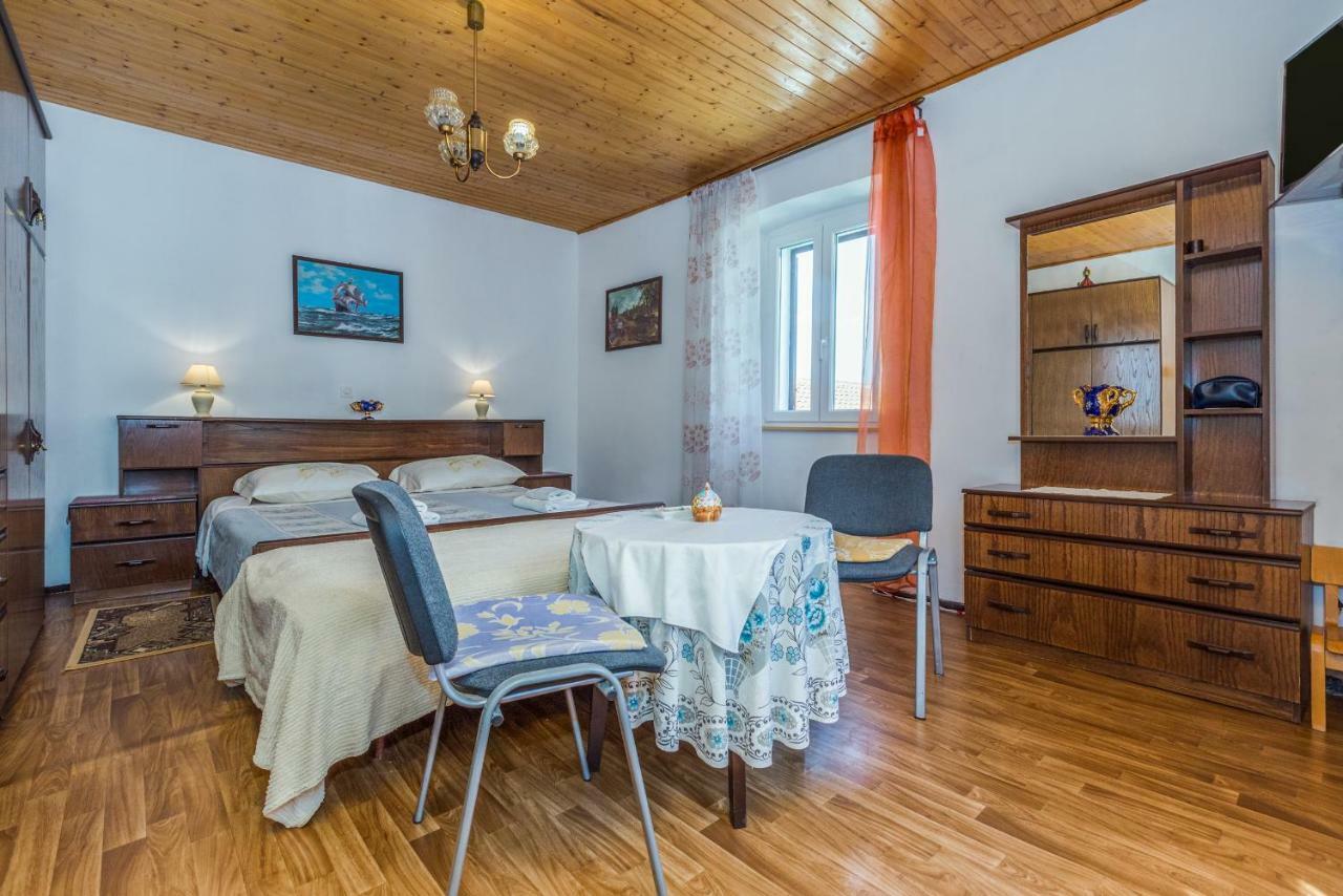 Guest House Robert I Mirna Бале Екстер'єр фото