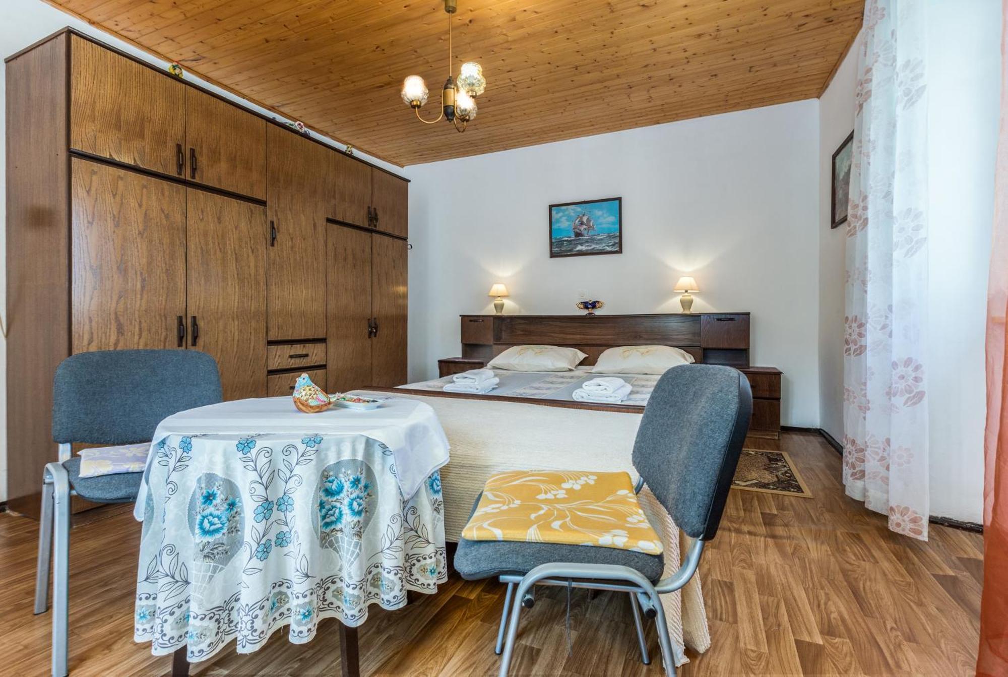 Guest House Robert I Mirna Бале Екстер'єр фото
