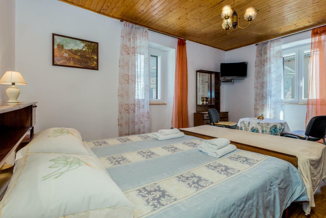 Guest House Robert I Mirna Бале Екстер'єр фото